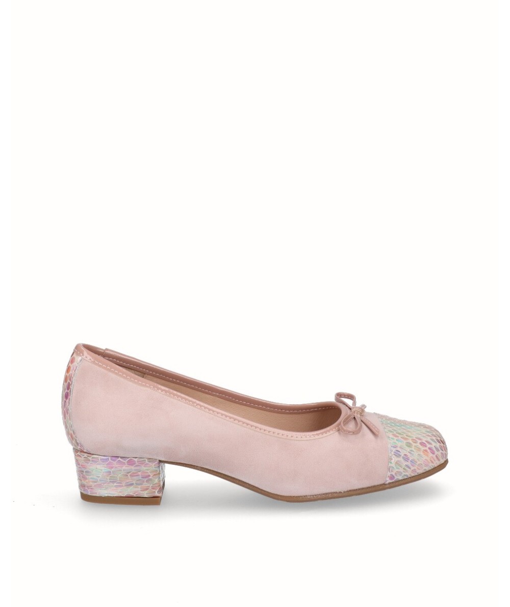 Ballerina shoe with suede leather heel combined with pink snake engraved skin