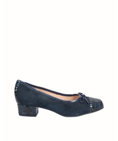 Ballerina shoe with pearly skin combined with navy blue snake engraved skin