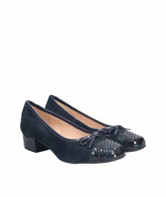 Ballerina shoe with pearly skin combined with navy blue snake engraved skin