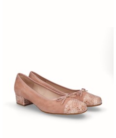Ballerina shoe with suede leather heel combined with salmon snake print