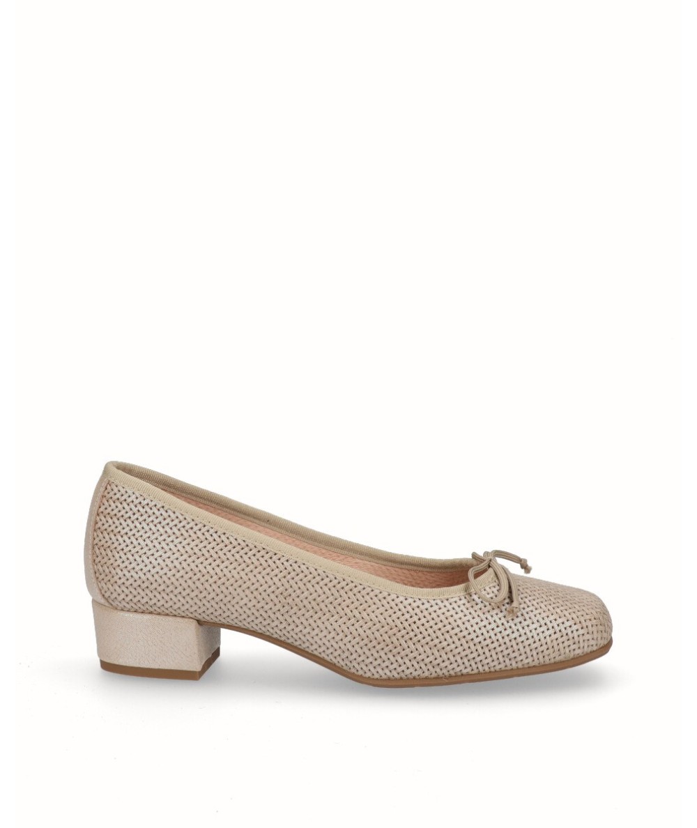 Beige chopped pearly leather high-heeled lounge shoe