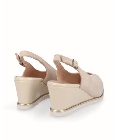 Peep toes wedge shoe in cream split leather