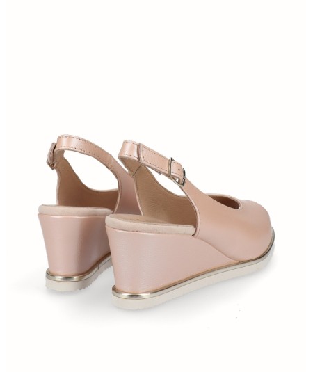 Peep toes wedge shoe in pink pearly skin