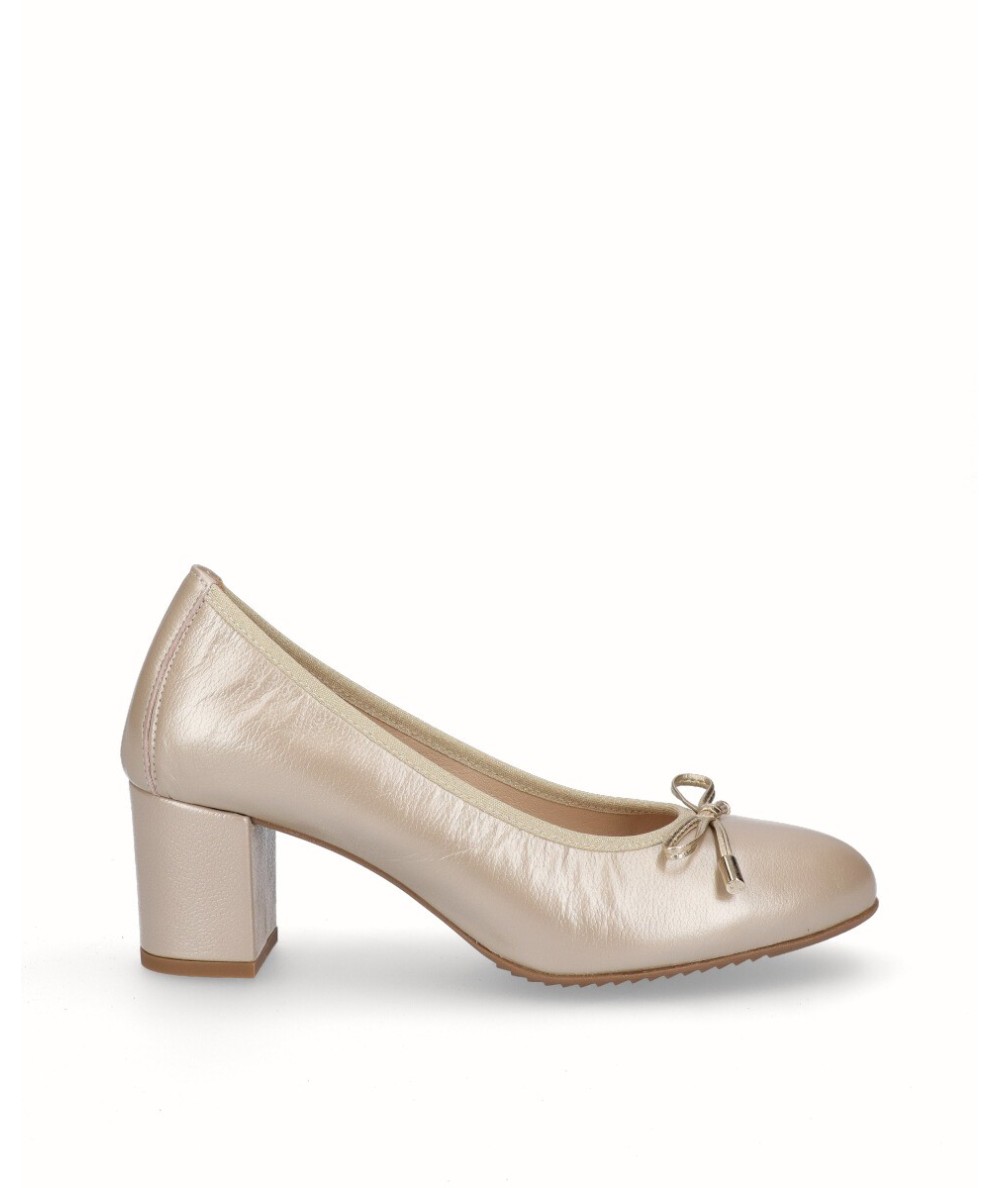 Gold pearl leather high heel pump with removable plant