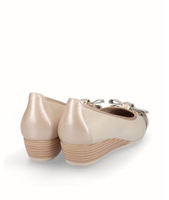 French ballerina shoe in beige leather and patent leather