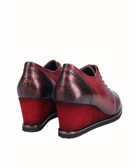 Zapato cuña piel combinado con piel metalizado grabado serpiente burdeos con elástico