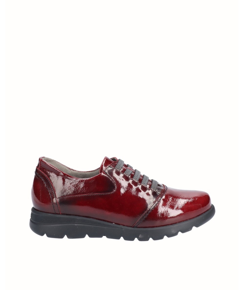 Zapato deportivo piel charol burdeos con elásticos
