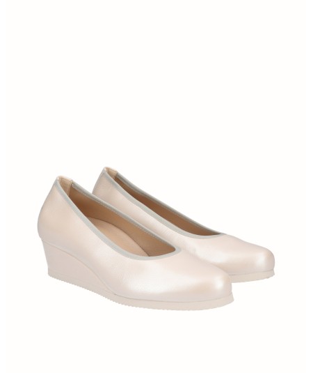 Beige leather removable sole wedge lounge shoe