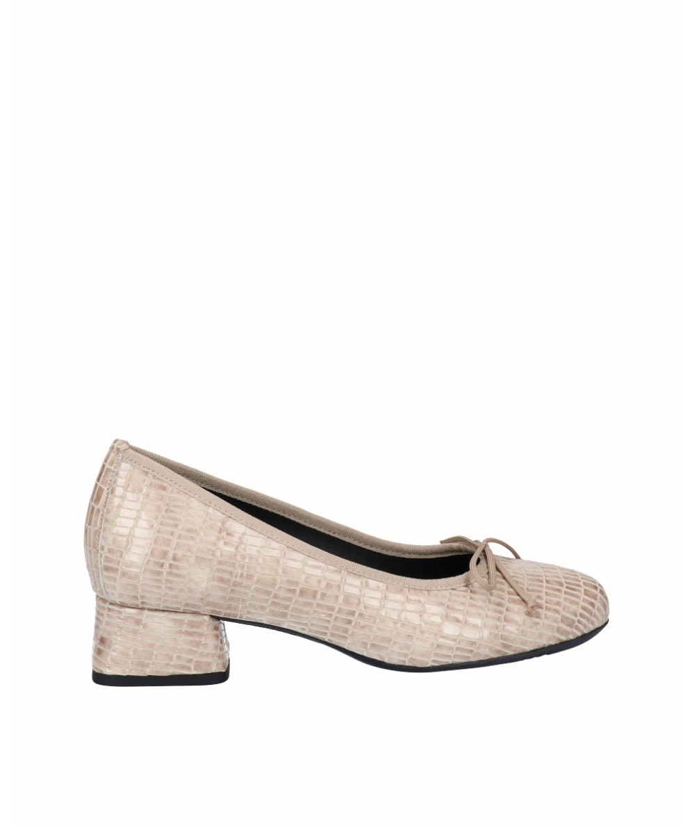 Beige embossed leather high-heeled ballerina shoe