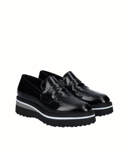 Black patent leather platform shoe