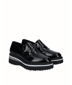 Black patent leather platform shoe