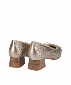Gold metallic leather heeled shoe