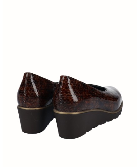 Brown engraved leather wedge shoe