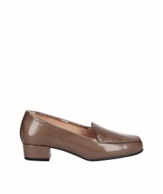 Brown patent leather moccasin heel shoe