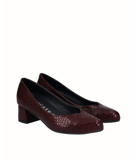 Burgundy engraved leather heel shoe