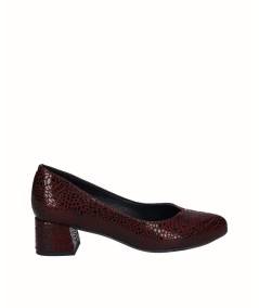 Burgundy engraved leather heel shoe