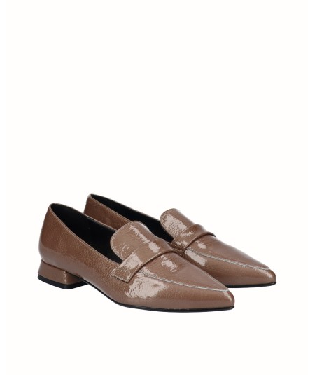 Brown patent leather low heel shoee