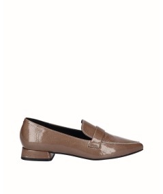 Brown patent leather low heel shoee