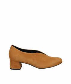 Mustard suede leather heeled shoe