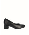 Black leather heeled shoe