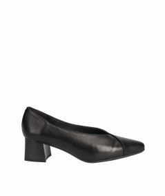 Black smooth leather heeled shoe