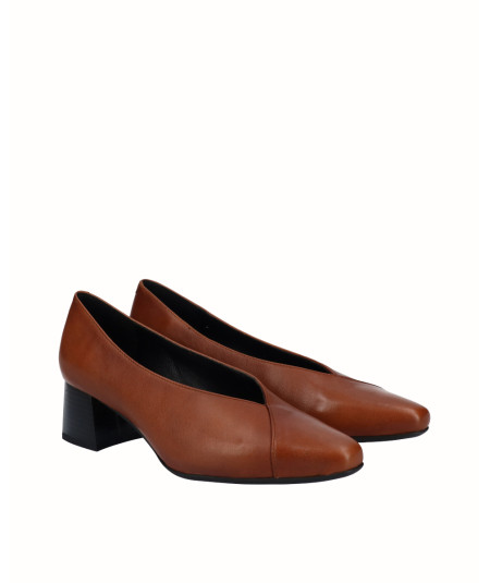 Smooth leather heeled shoe