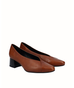 Smooth leather heeled shoe