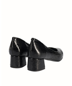 Black engraved leather heel shoe