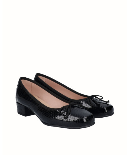 Zapato salón tacón piel grabado serpiente negro
