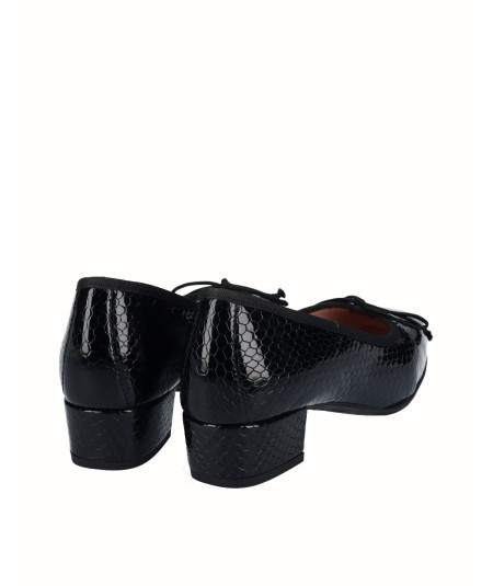 Zapato salón tacón piel grabado serpiente negro