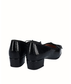 Zapato salón tacón piel grabado serpiente negro