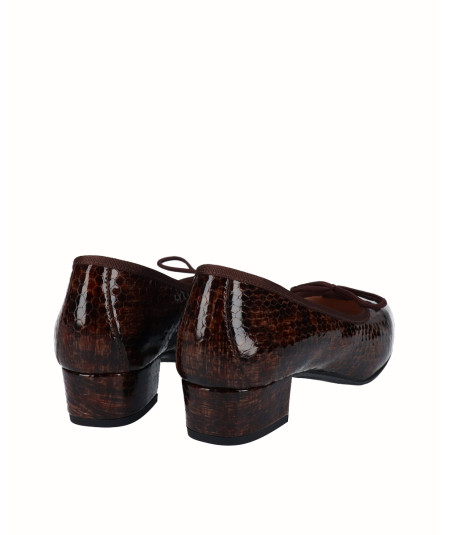 Snake-embossed leather heeled court shoe